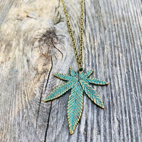 Handmade leaf earrings and necklace set - Picture 4 of 4